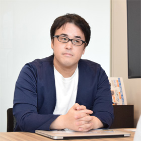 玉井 秀昂 氏