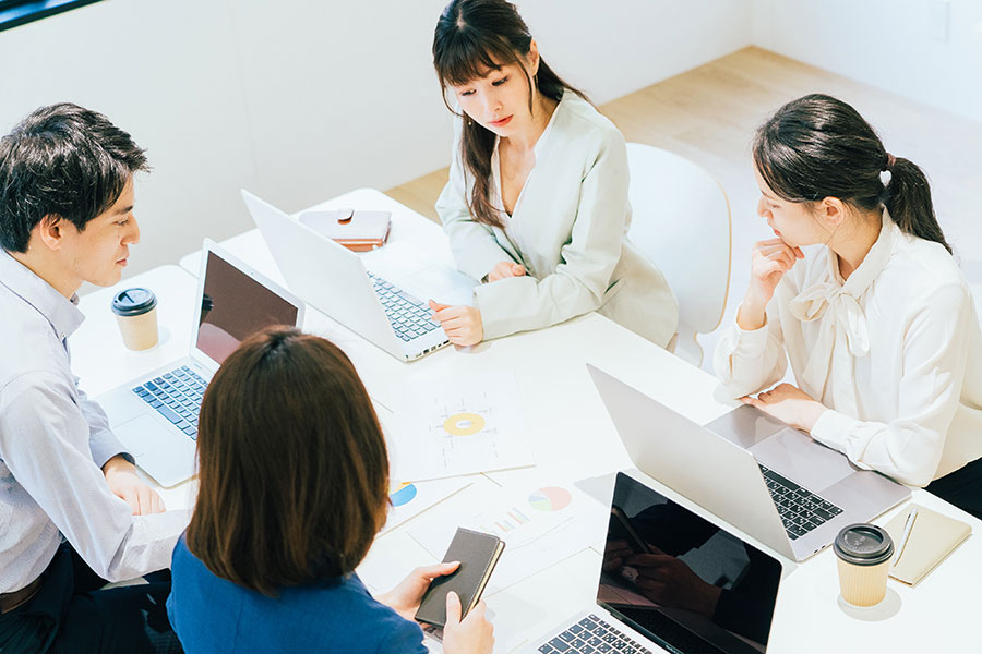 「営業が自ら使い出す」SFAへ